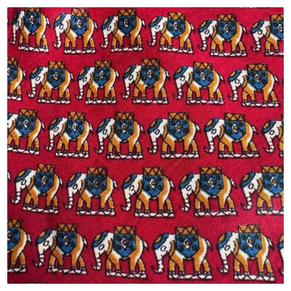 BEAUFORT by Tie Rack 100% Silk Red with‎ elephants Necktie Vtg - Picture 3 of 4